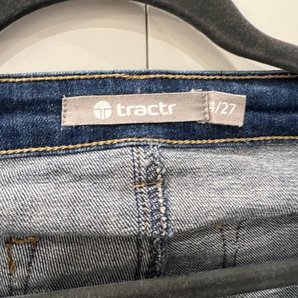 Ripped skinny jeans - Tractr Brand - size 27 / size 4 - barely worn - Picture 5 of 8